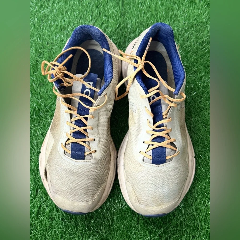 On Running‎ Women’s Shoes Size 9